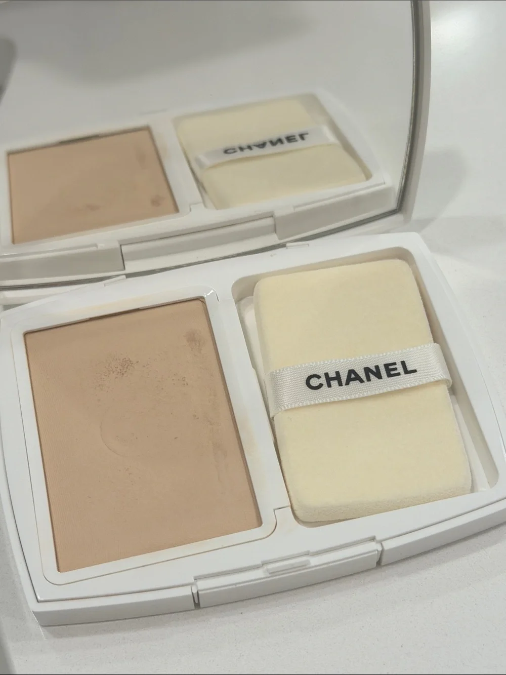 Chanel Le Blanc Brightening Compact Foundation